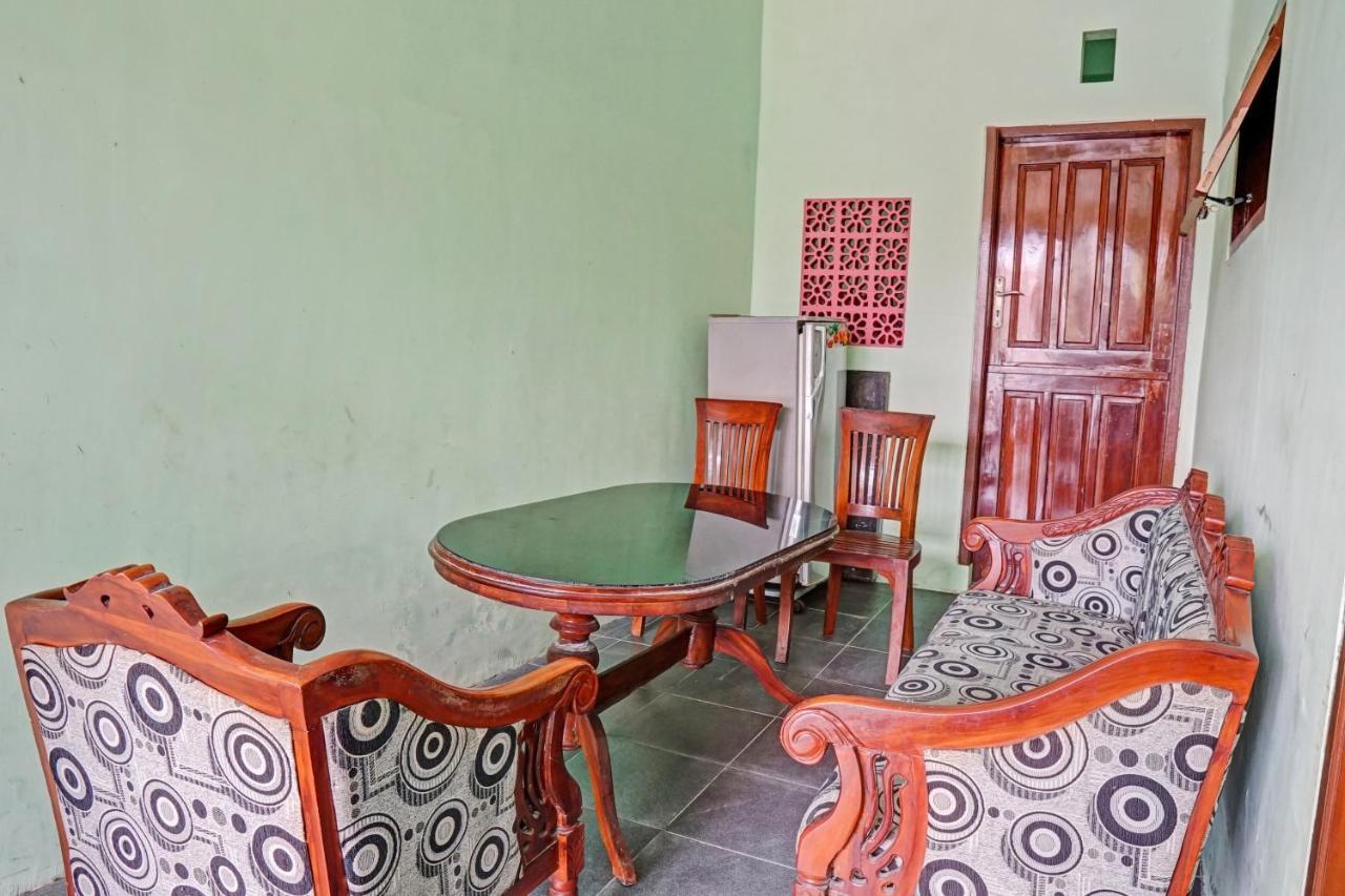 Oyo 90729 Sekar Guest House Jembel Exterior foto